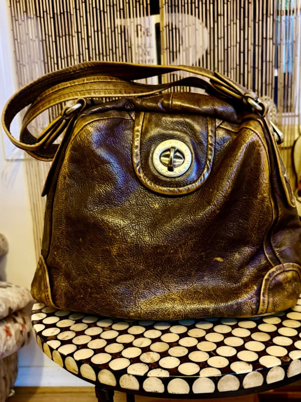 Vintage-Style Brown Leather Shoulder Bag with Turn-Lock Accent